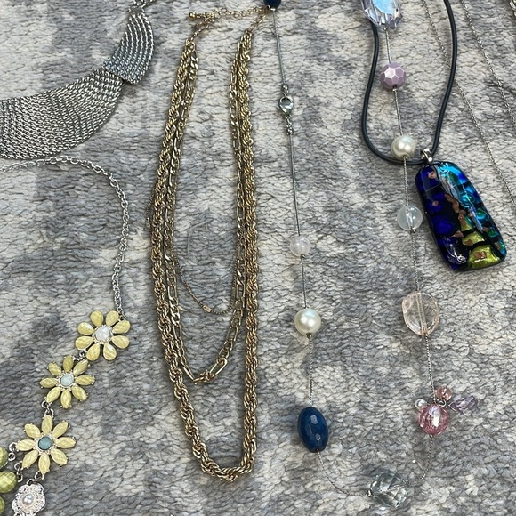 Bulk Lot of Mixed Fashion Costume Jewelry Necklaces Rings Bracelets Earrings - Picture 11 of 11